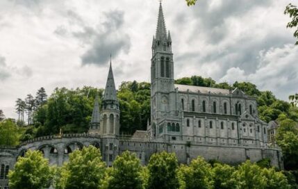Un pèlerinage pour la prévention du suicide à Lourdes